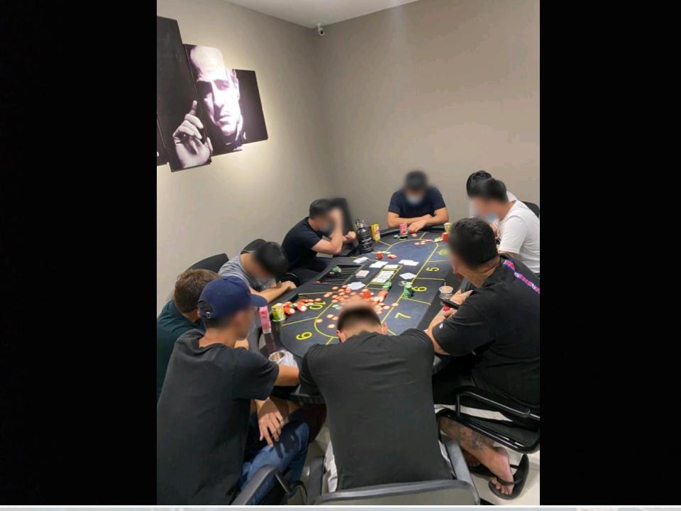Sembilan lelaki tempatan main judi berjaya dicekup di Kuching